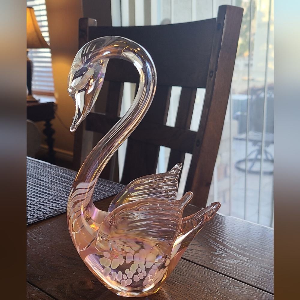 Art glass swan iridescent pink.